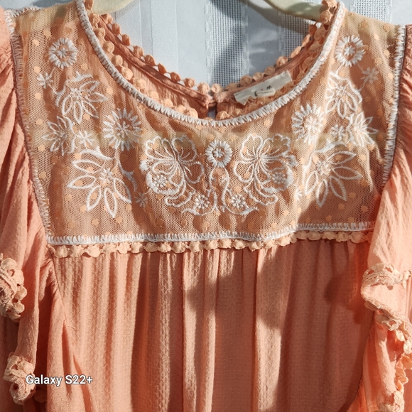 E AND  M RUFFLE LACE CROPPED SHORT SLEEVE ORANGE TOP SIZE 👀 PICTURES FOR MEASUR - Picture 2 of 13